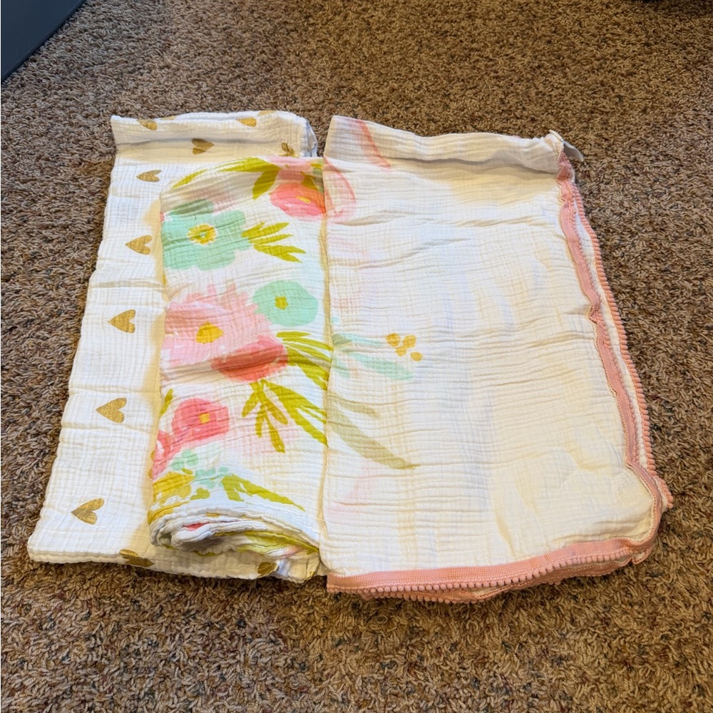 Floral & Heart Muslin Baby Swaddle Blanketset of 3 - White, Pink, Mint